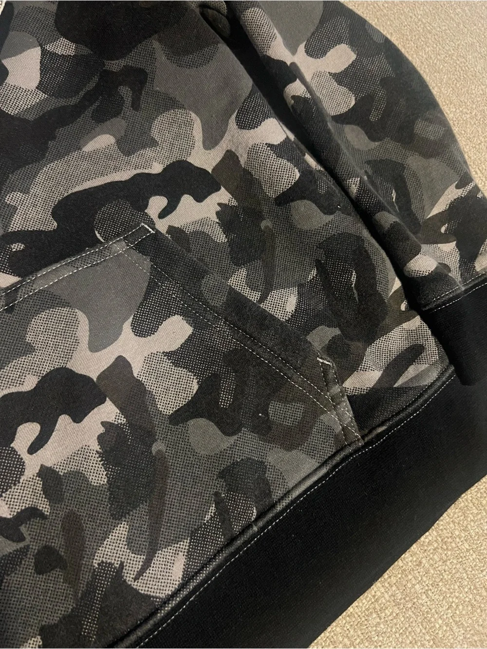 Nike Boys Black Gray Camo Hoodie with White Logo Size Medium (5-6 yrs)